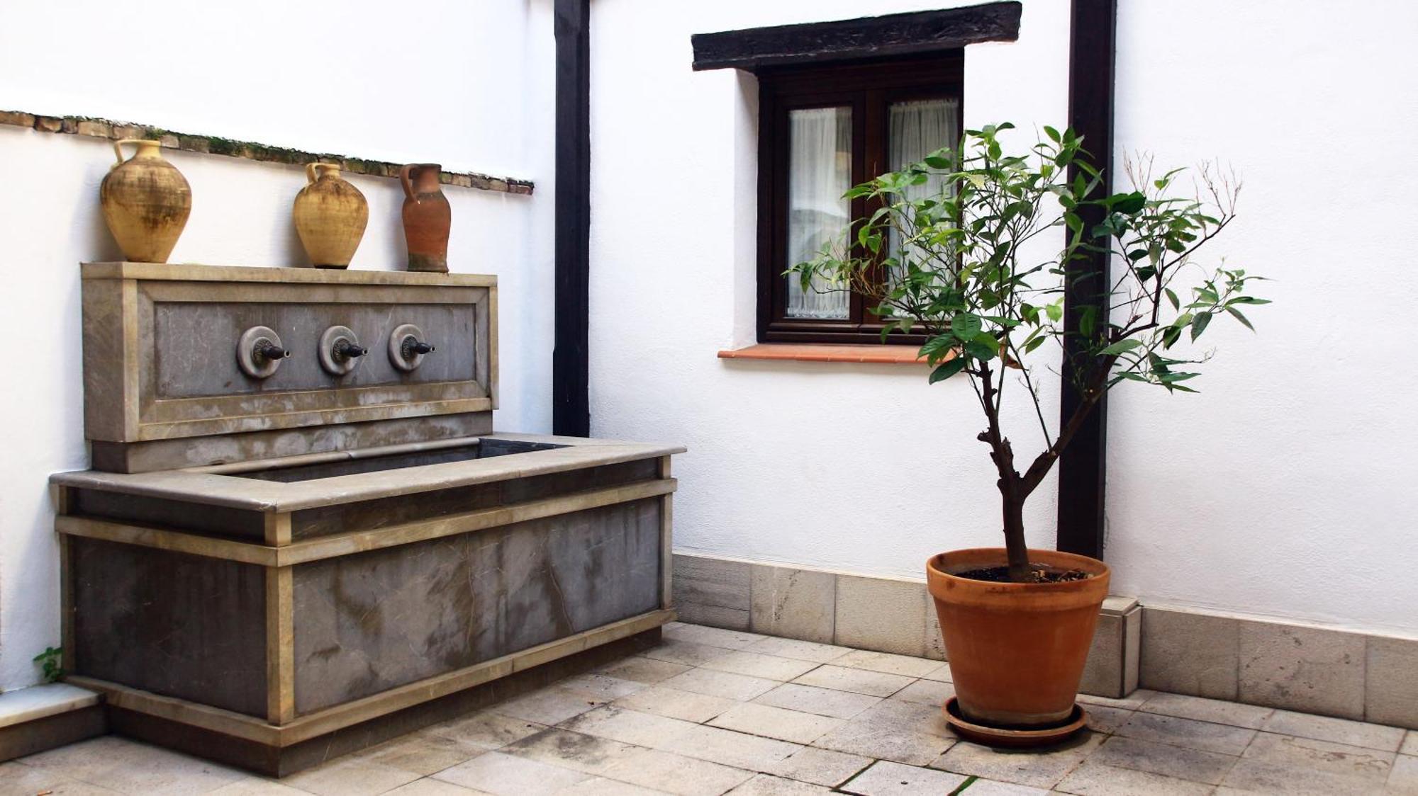 Inside Casa De La Alberca Apartment Granada